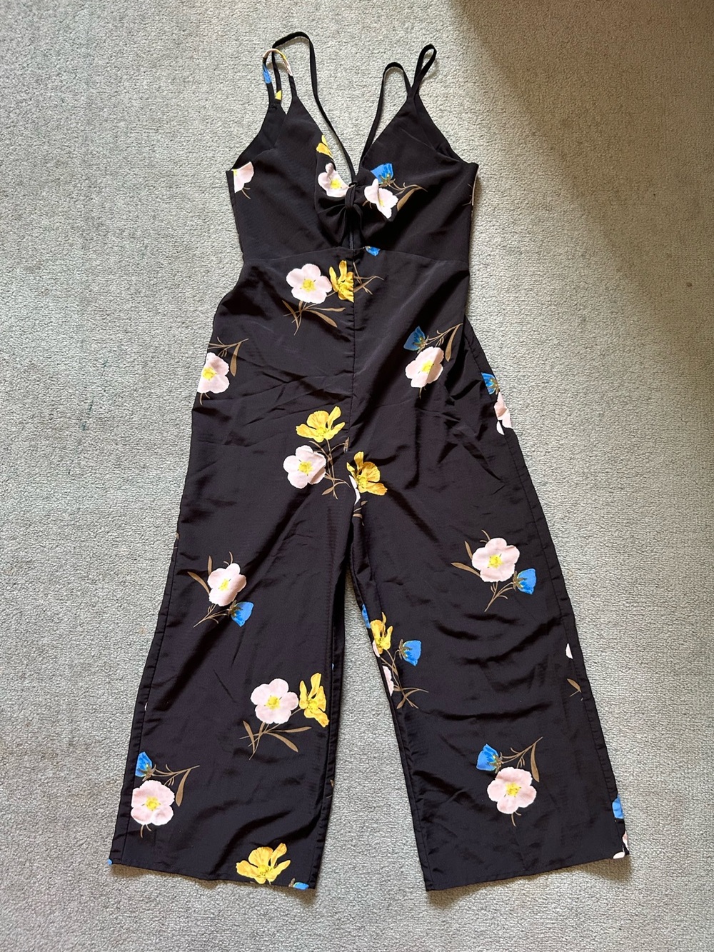 TOPSHOP Floral Black Wide-Leg Jumpsuit with Spaghetti Straps ๐๐ - Picture 1 of 5